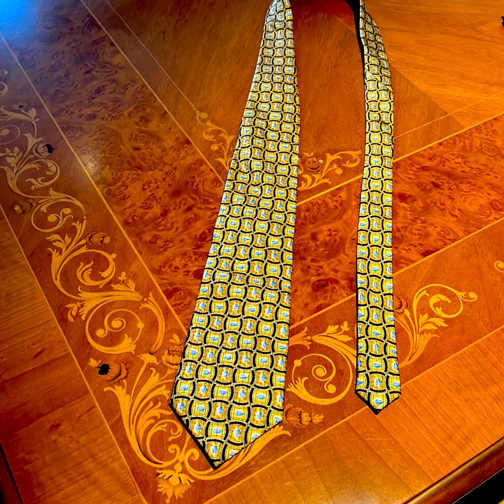 Pfizer promotional tie - gorgeous in its own right!